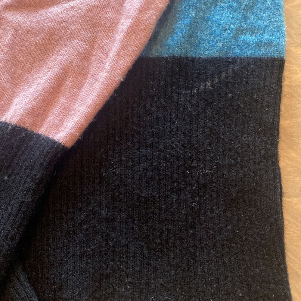 Aqua Cashmere Color Block Sweater - Picture 4 of 5